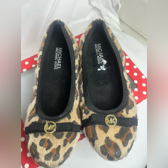 Like New MICHAEL KORS Rover Lux Cheetah Animal Print Flats with Gold Logo - Picture 6 of 14